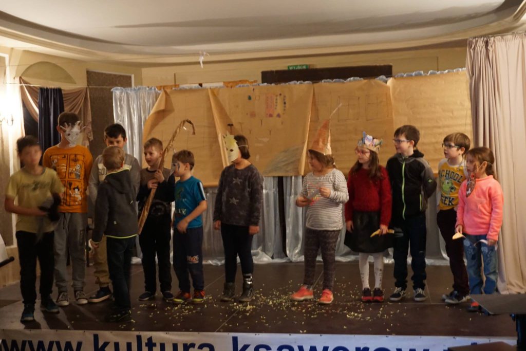 dzieci na scenie, sztuka teatralna