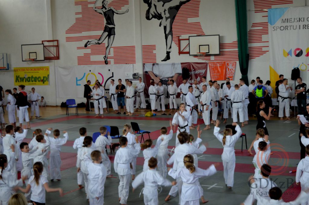 Uczestnicy zawodów karate