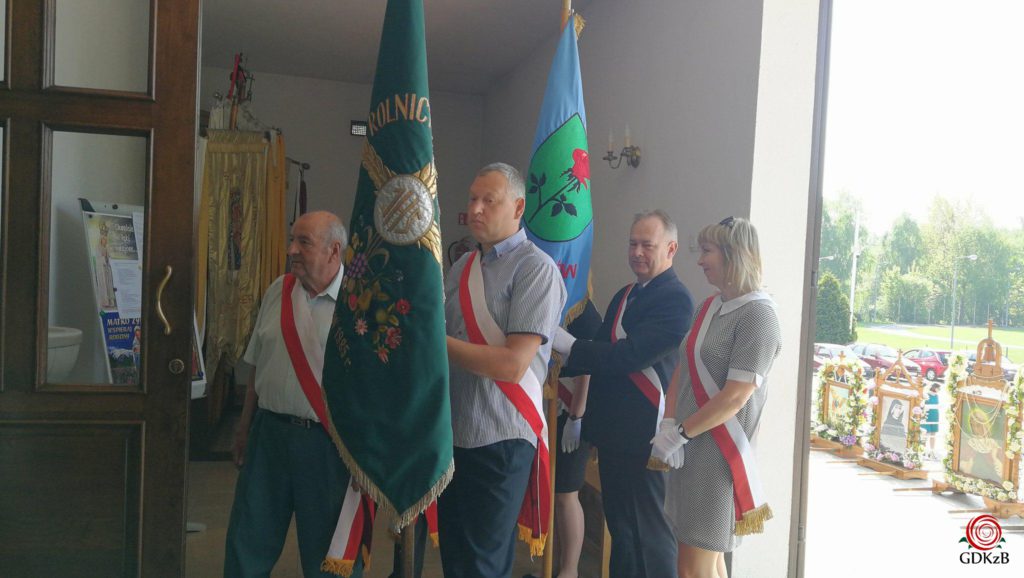 Sołtysi ze sztandarami