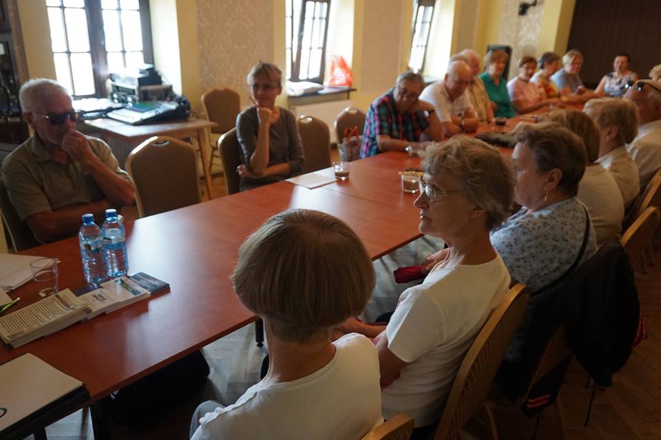 seniorzy na spotkaniu z radcą