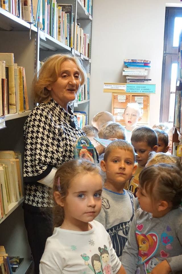 dzieci w bibliotece